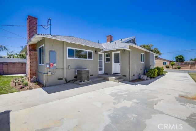 Building Photo - 912 S Courtney Ave