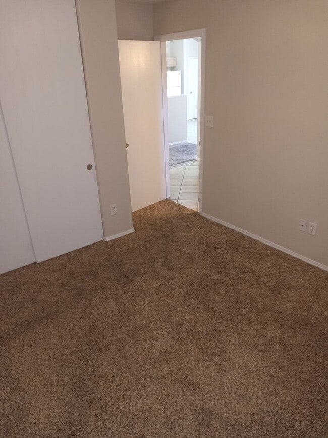 Building Photo - **3 Bedroom 2 Bathroom in Southwest ABQ!! ** AVAILABLE NOW **