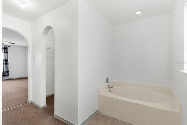 Building Photo - 125 Vista View Ave