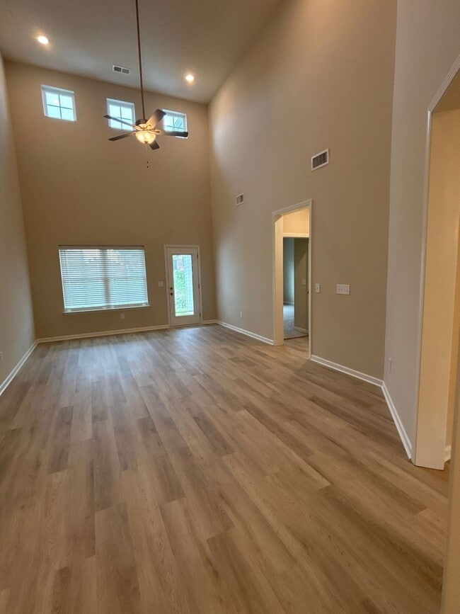 Building Photo - MOVE IN SPECIAL! - BRAND NEW 4 Bedroom Townhome in Shelbyville!