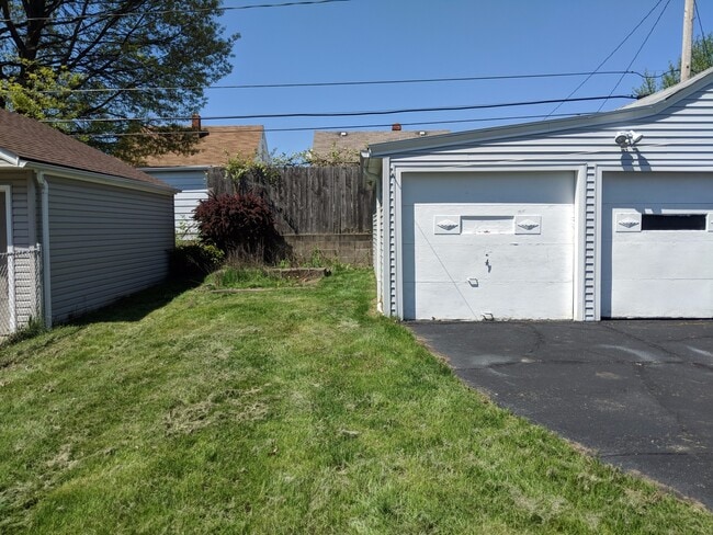 Building Photo - 3 bed Garfield cape cod now available