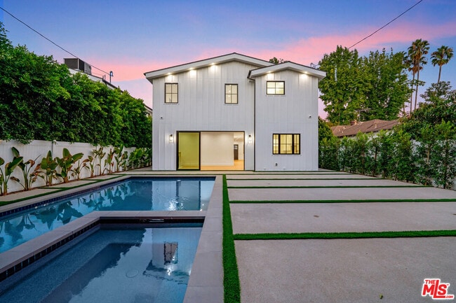 Building Photo - 4539 Longridge Ave