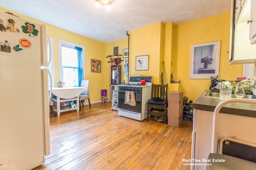 Building Photo - 16 Rossmore Rd