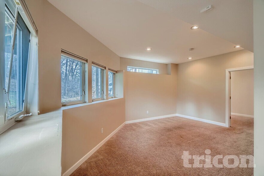 Building Photo - 2296 Highwood Ave E