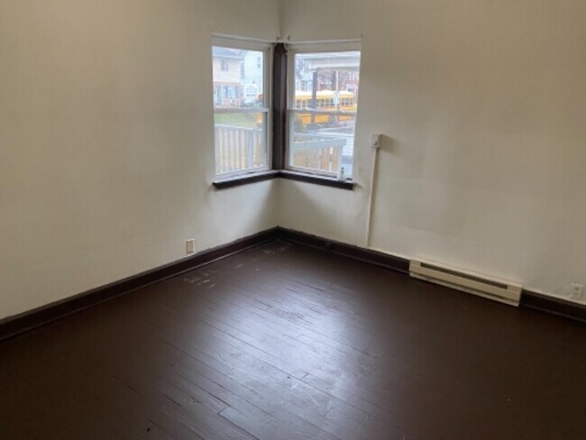 Building Photo - 1532 Woodland Ave NW