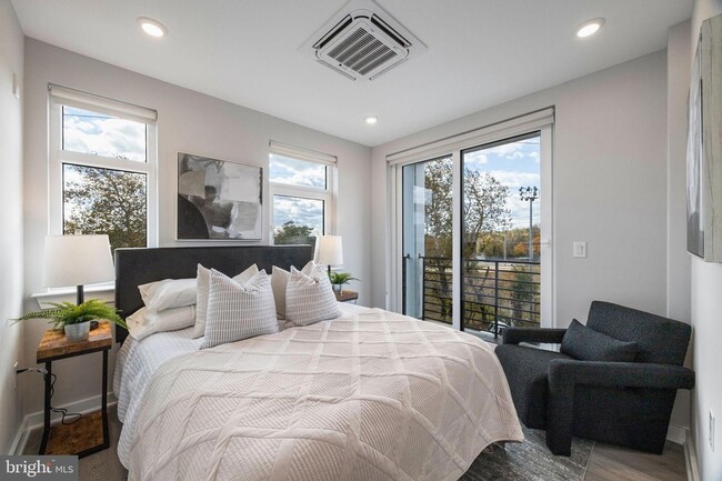 Building Photo - 3449 Scotts Ln