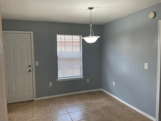 Building Photo - 1015 Hope River Dr