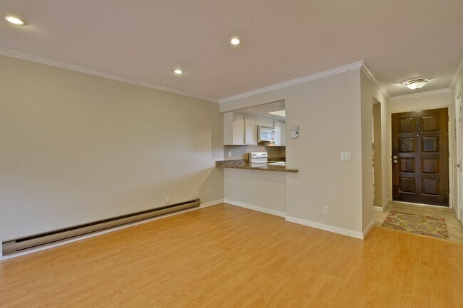 Building Photo - Popular Woodside Commons at Its Finest.