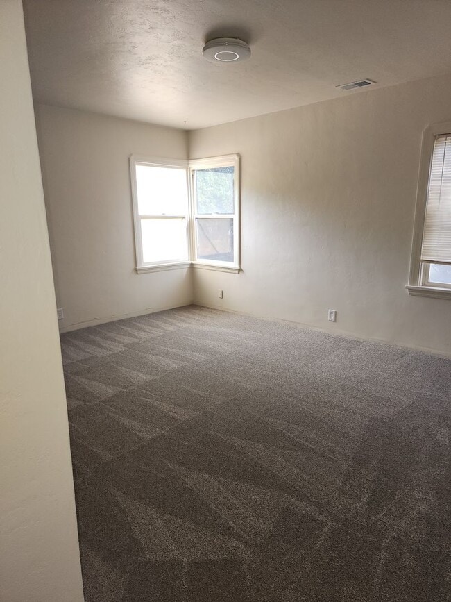 Building Photo - Country Home Between Empire and Waterford-  3 Bedroom 1 Bathroom With Central Heat And Air