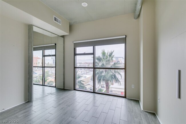 Building Photo - 353 E Bonneville Ave