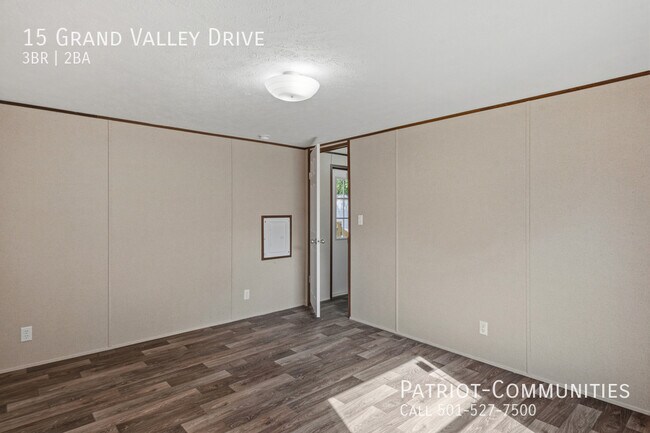 Building Photo - 15 Grand Valley Dr