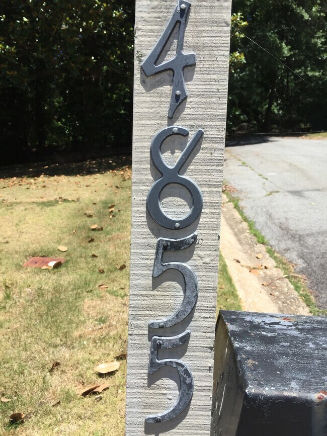 Building Photo - **ON HOLD**Near Ft. Benning. Columbus, GA  Bedroom 4 / 1 Full Bathroom & 2 Half Bathroom Home for...