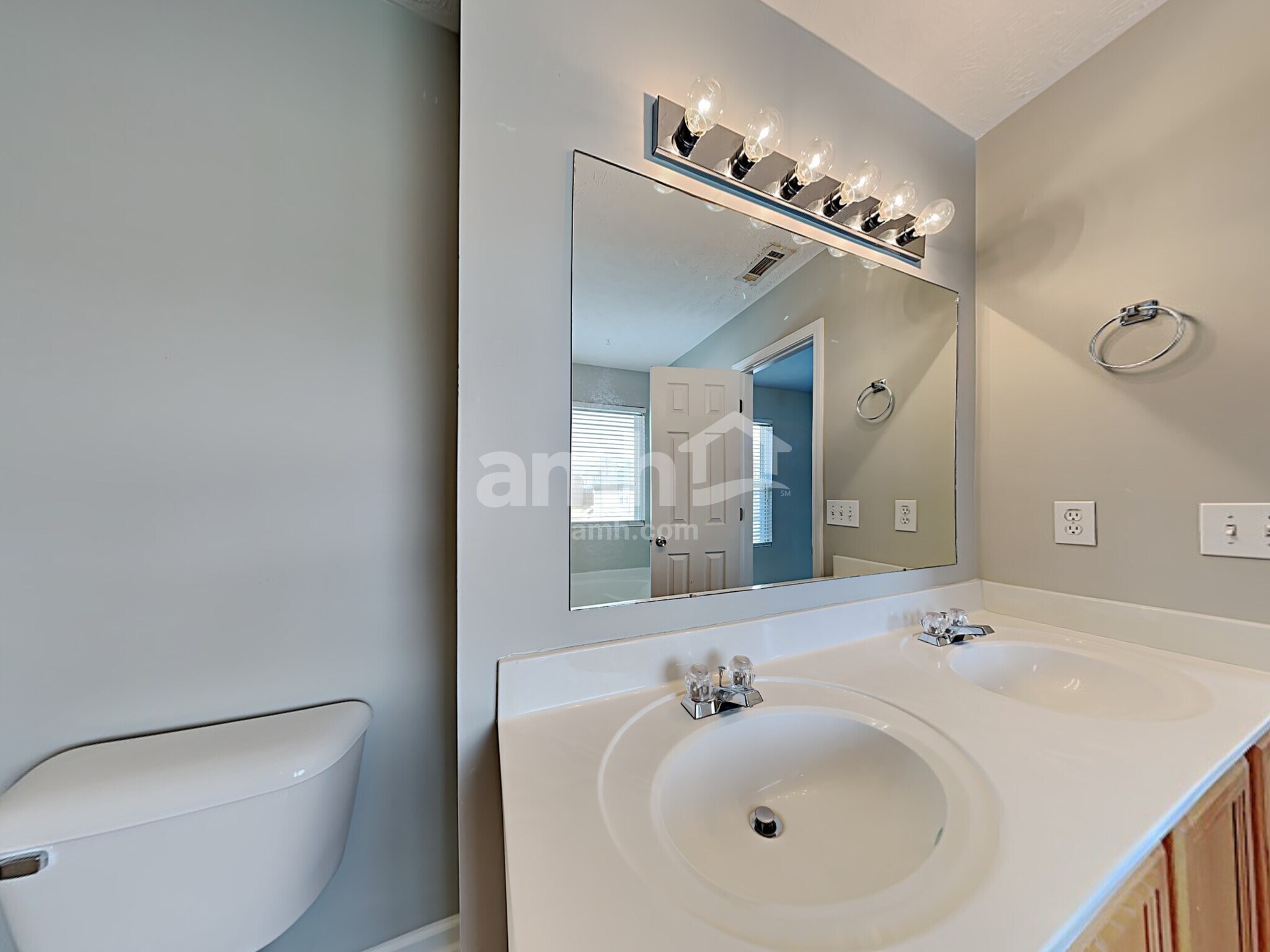 Building Photo - 1316 Roxbury Ct