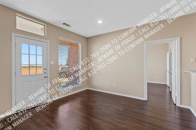 Building Photo - 2021 Haylee Dr