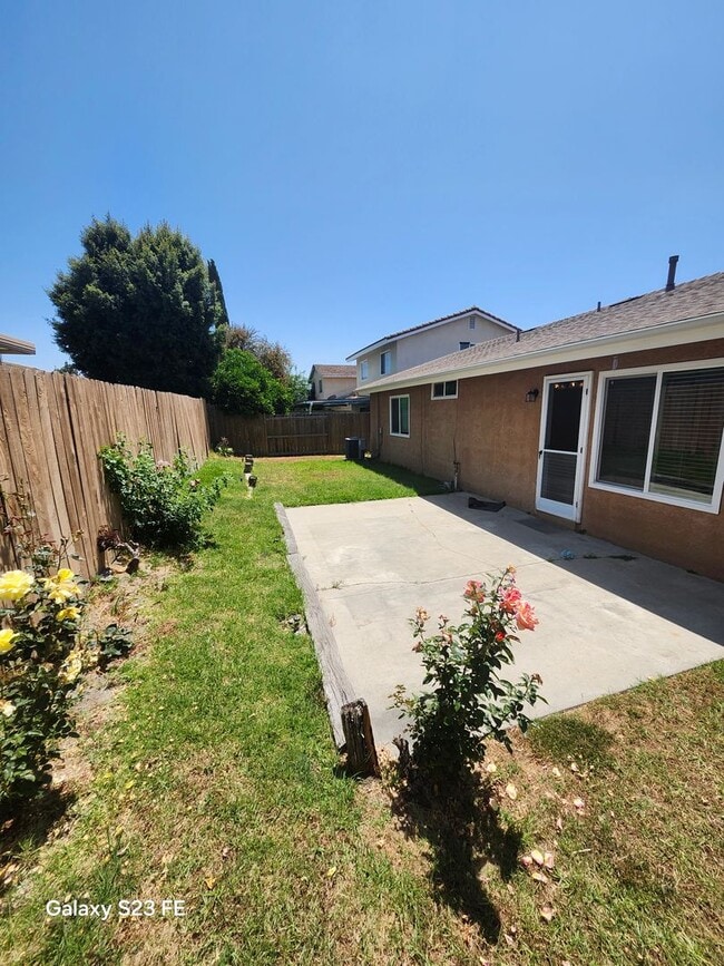 Building Photo - Single-Story home in Chino ready for you to move right in!