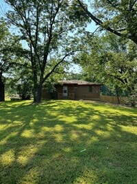 Building Photo - 4 BED 2 FULL BATH