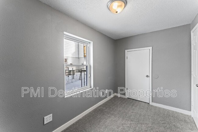 Building Photo - 918 S Appleton Ave