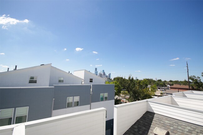 Building Photo - 1909 Maury St