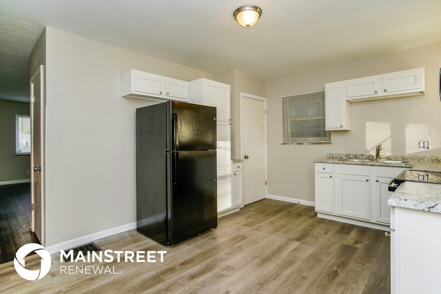 Building Photo - 1646 Oakwood Ave