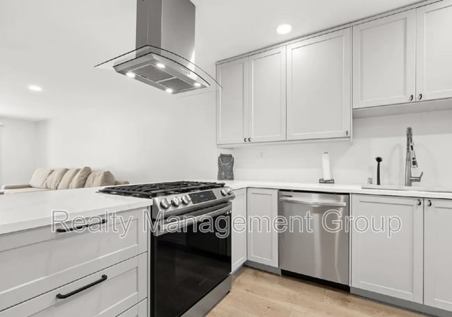 Building Photo - 6821 Alvarado Rd