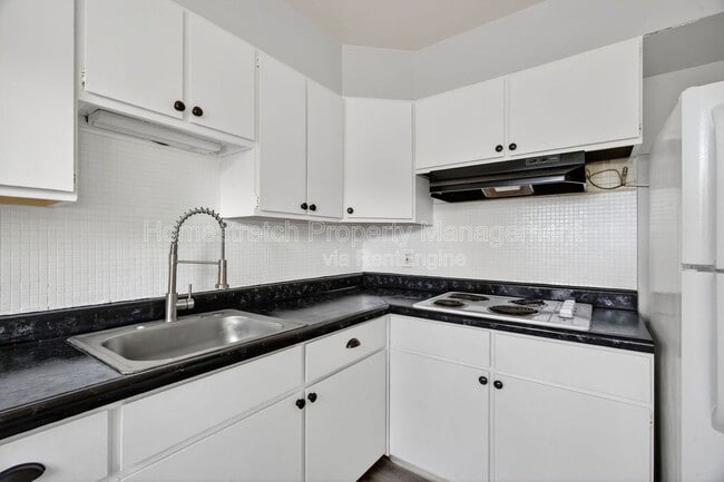 Building Photo - 1700 Dellwood Ct