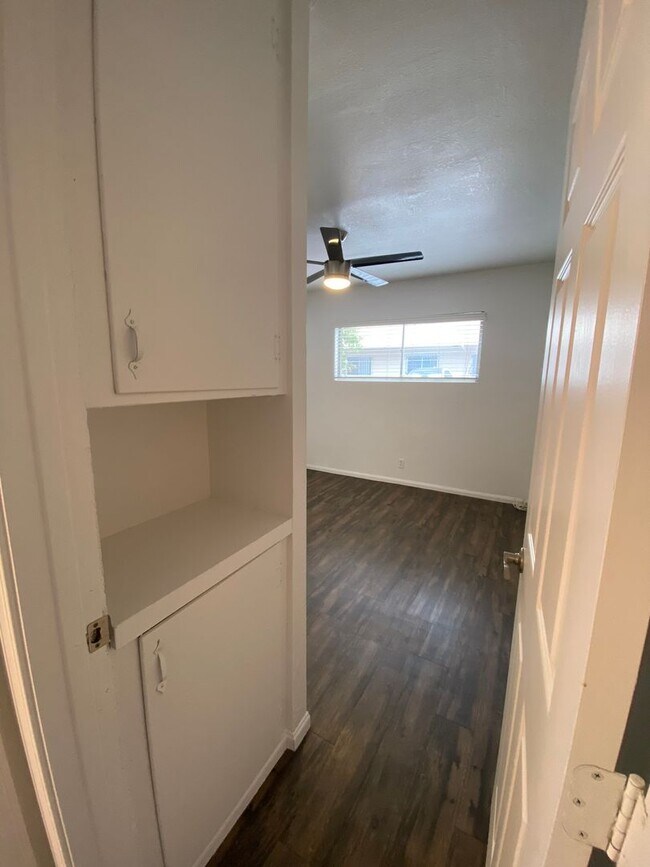 Building Photo - Cozy 2-Bedroom Apartment Just Steps from the Ocean Bluffs!