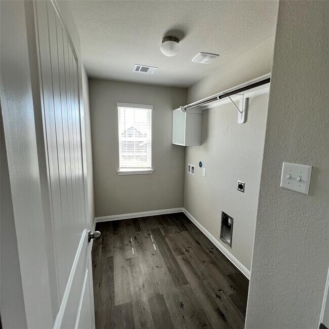 Building Photo - 25396 Grotto Falls Ln