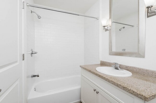 Building Photo - 127 N 4th St