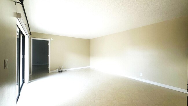 Building Photo - 303 Waterview Dr