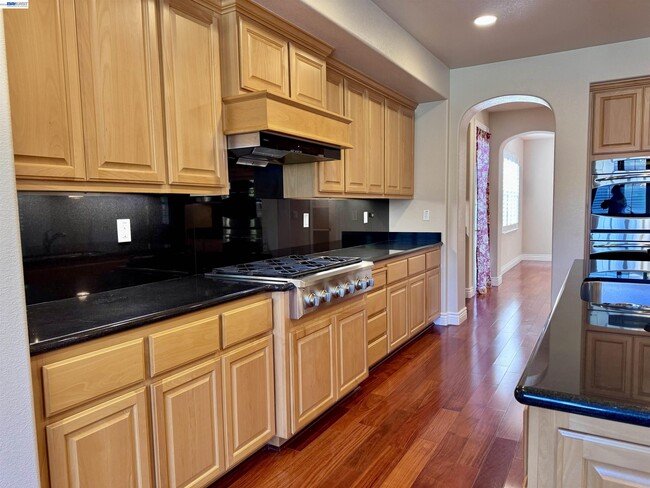 Building Photo - 7875 Kennard Ln