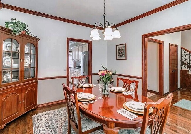 Building Photo - Executive Living in Norman complete with N...