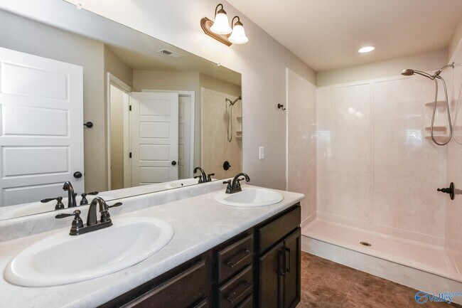 Building Photo - 107 Angela Ridge Way