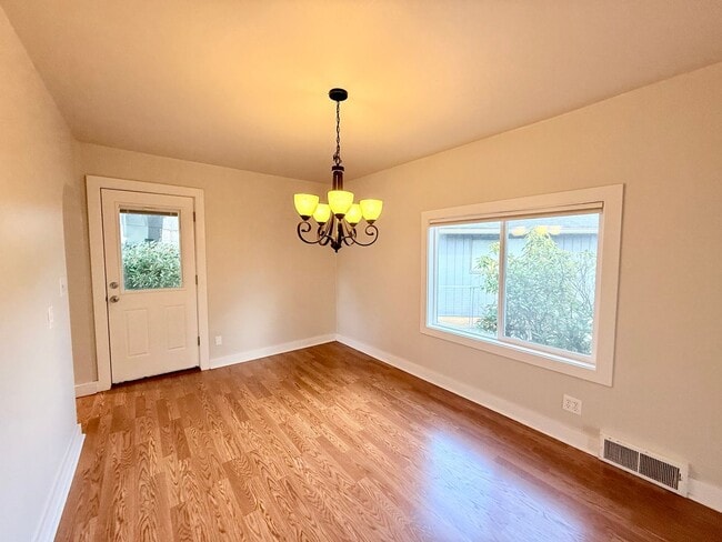 Building Photo - North Queen Anne Home