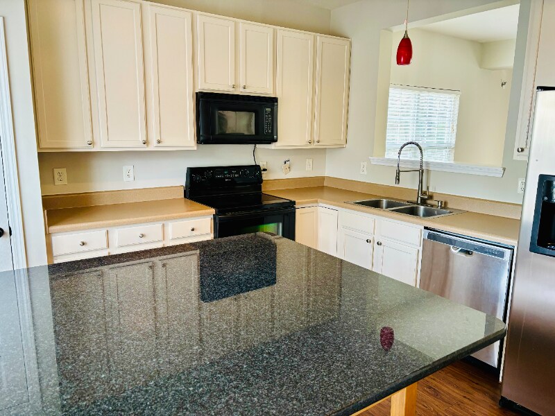 Building Photo - 21 Edgebrook Cir