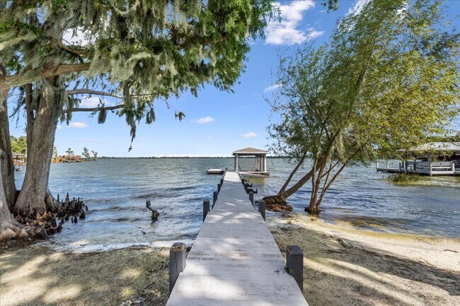 Building Photo - 3824 Gaines Dr