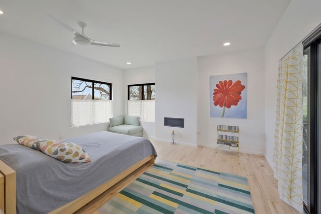 Building Photo - Custom-Built 4 Bed/ 2 Full + 2 Half Bath Modern Home at the base of Love Circle, Fully Furnished,...