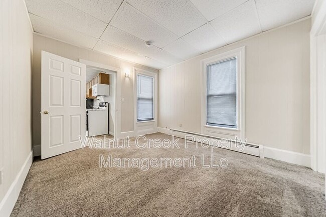 Building Photo - 870 S Main St