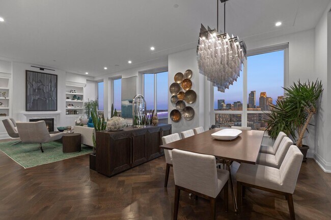 Building Photo - 1111 W River Pkwy