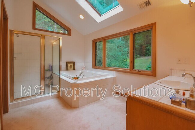 Building Photo - 7079 Lucas Valley Rd