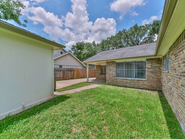 Building Photo - 21335 Park Mt Dr