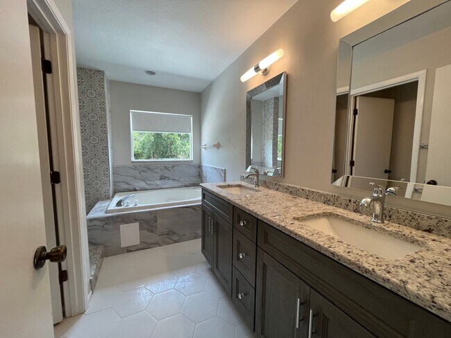 Building Photo - 820 Stone Chapel Ct