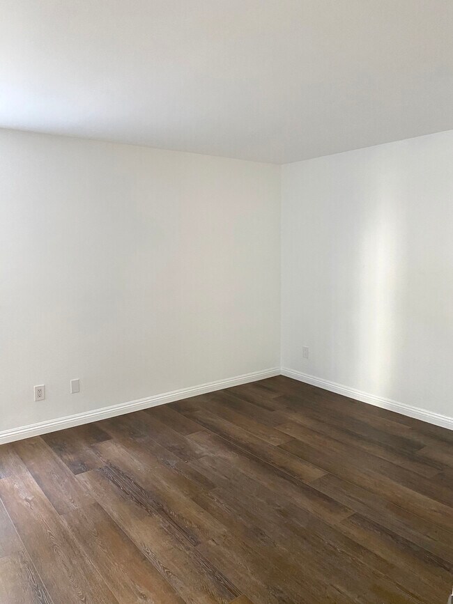 Bedroom - 917 2nd St