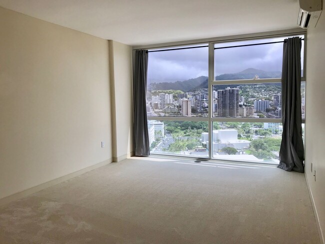 Building Photo - Convenient Kakaako living! 1/1/1