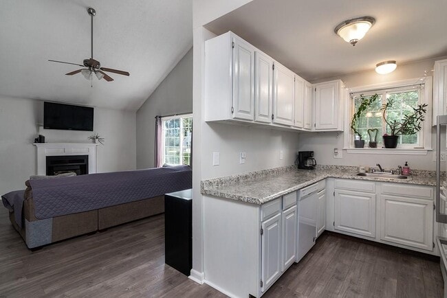 Building Photo - 43 Riverdell Dr