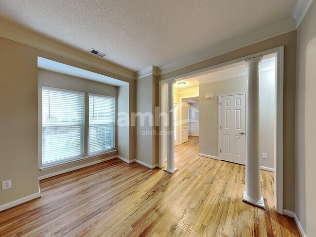 Building Photo - 13324 Damson Dr