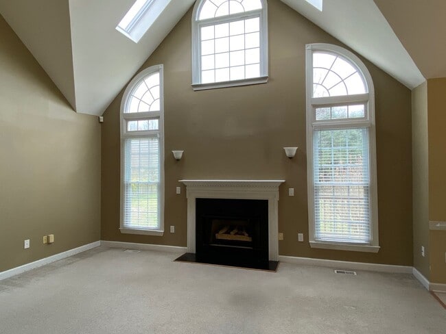 Building Photo - Orchard Farms, 4 Bedroom 2.5 Bath