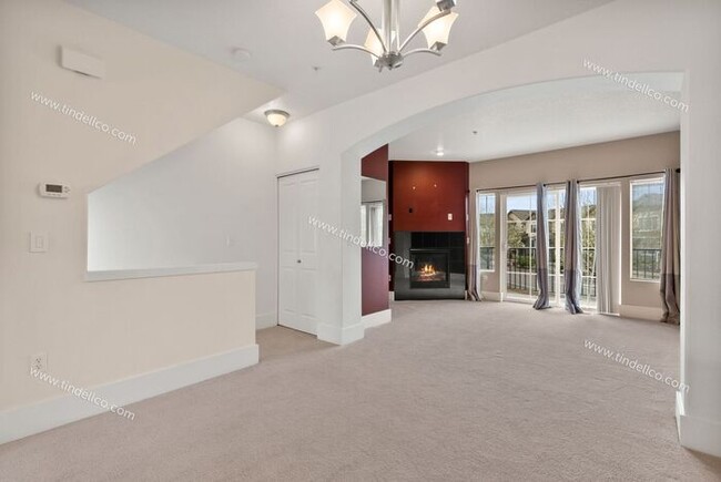 Building Photo - Picturesque 2 Bedroom 2.5 Bathroom Townhou...