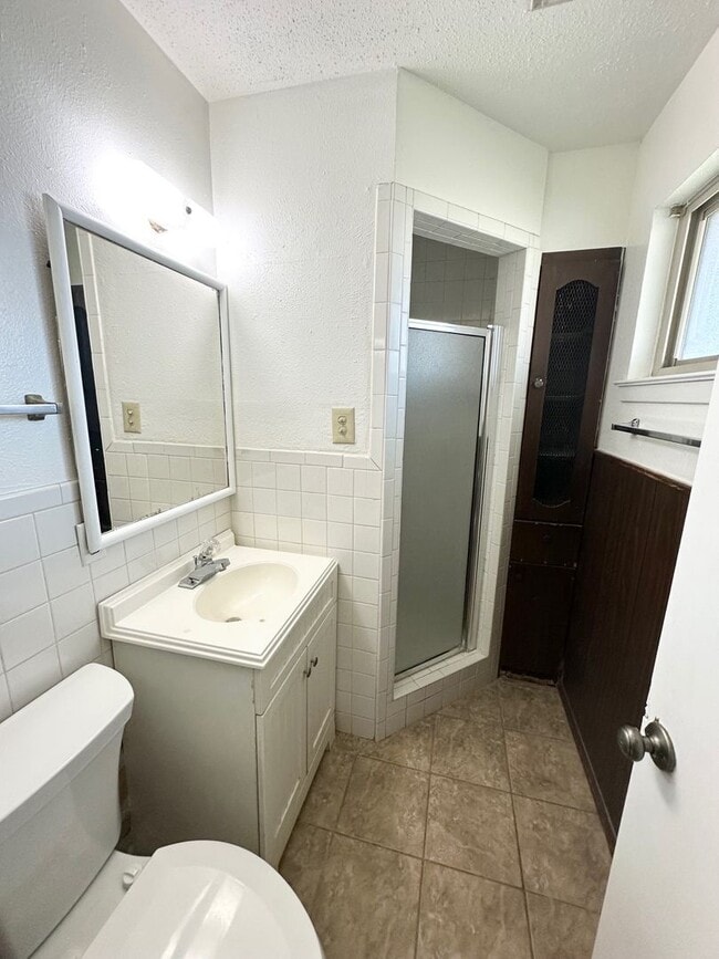 Building Photo - 3 Bed 2 Bath Ready to Rent ASAP!