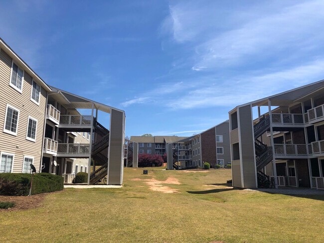 Building Photo - University Place is the PERFECT Home!