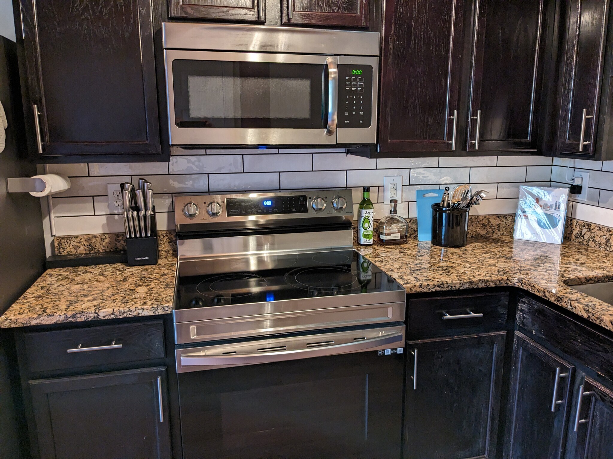 kitchen - 201 S Hoskins Rd